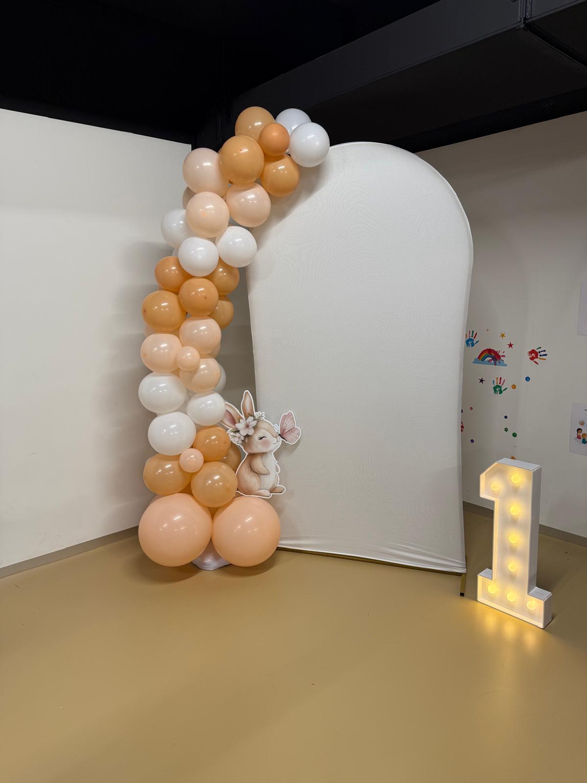 Ballonbogen und Deko zum 1. Geburtstag